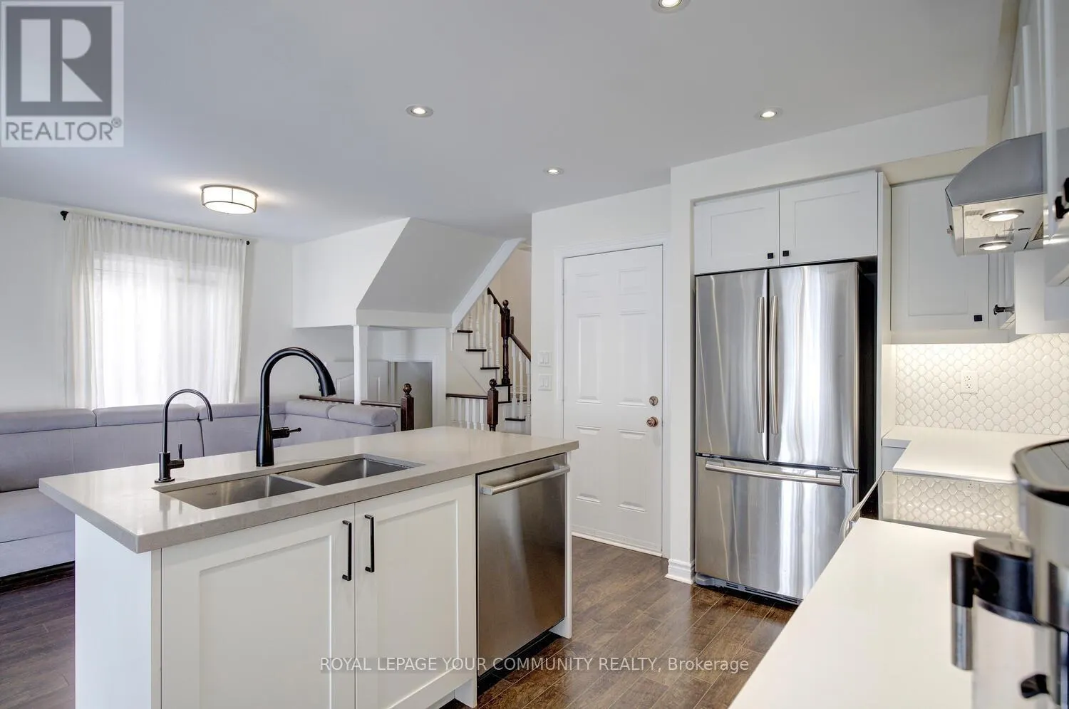 32 BLACK MAPLE CRESCENT