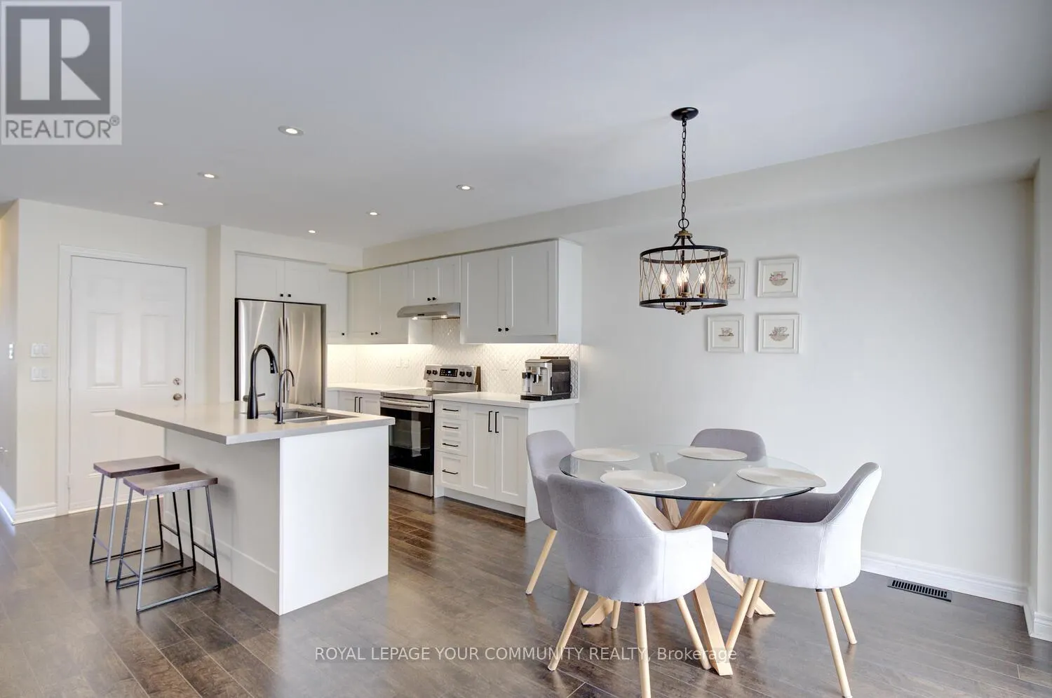 32 BLACK MAPLE CRESCENT