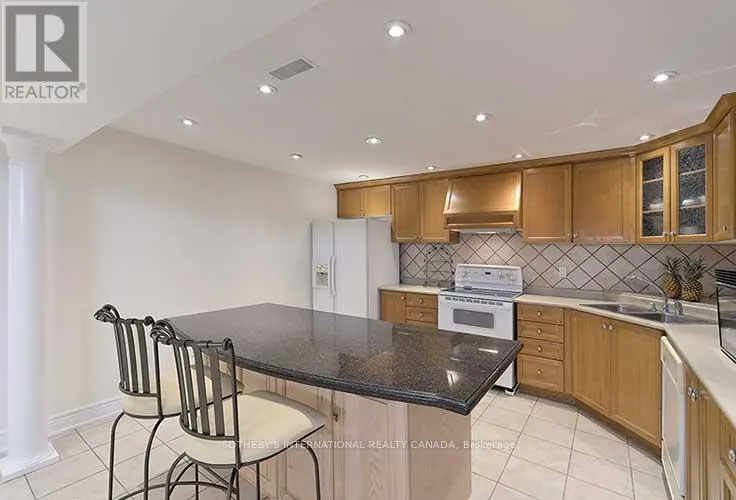 2 KIMBER CRESCENT