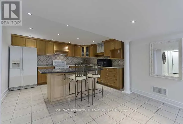 2 KIMBER CRESCENT