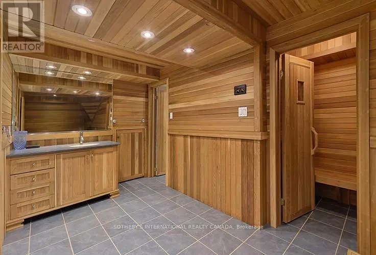 2 KIMBER CRESCENT