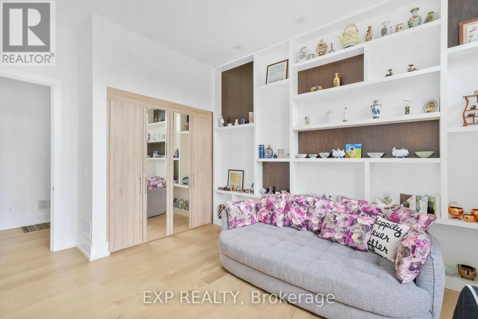 8 CACHET PARKWAY