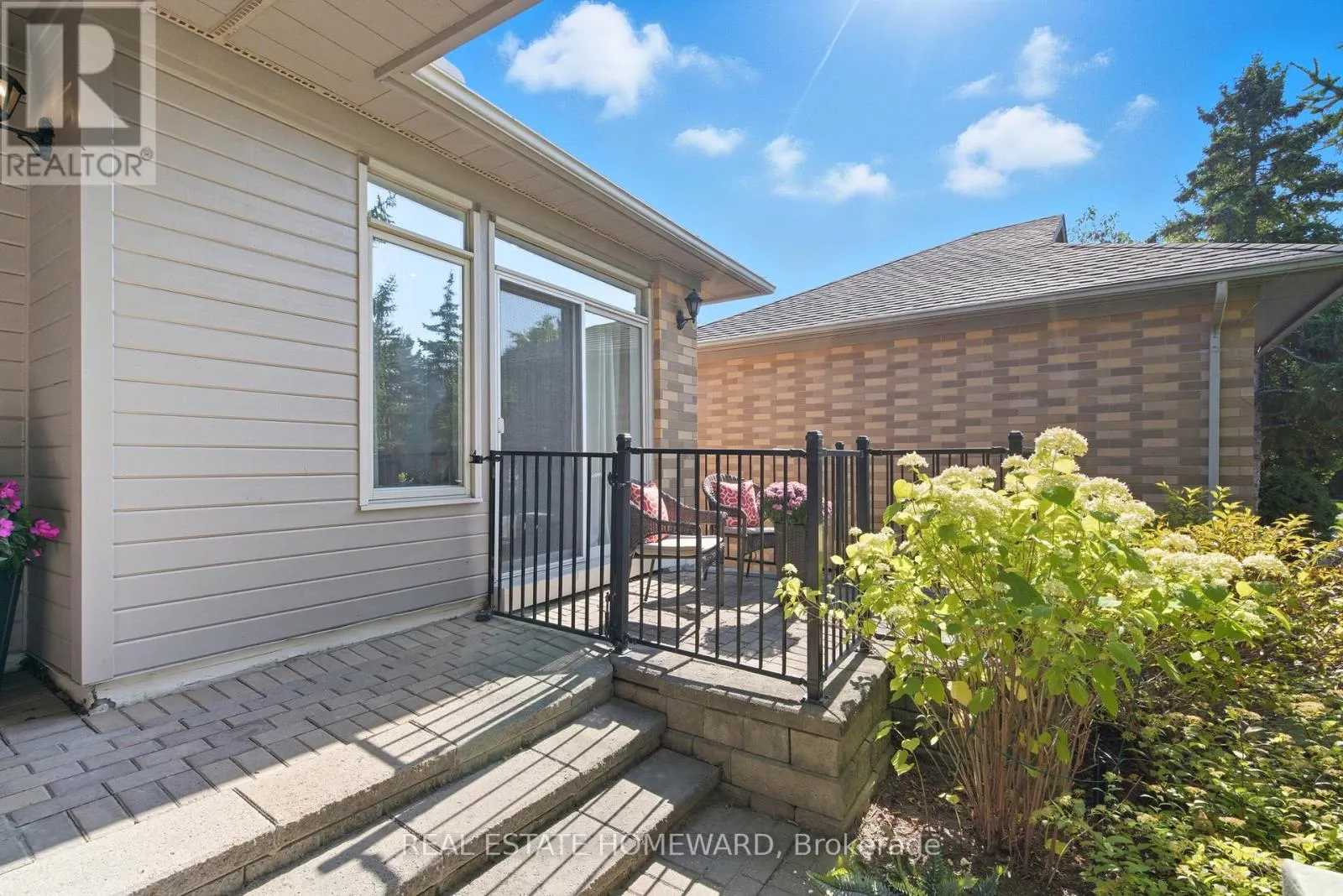 11 LOON HARBOUR WAY