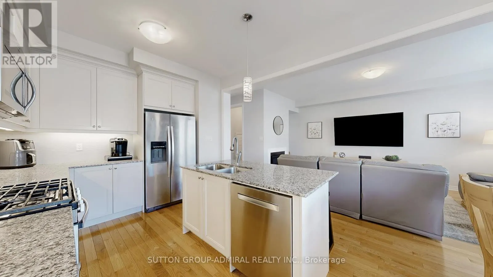 6 ANDREETA DRIVE