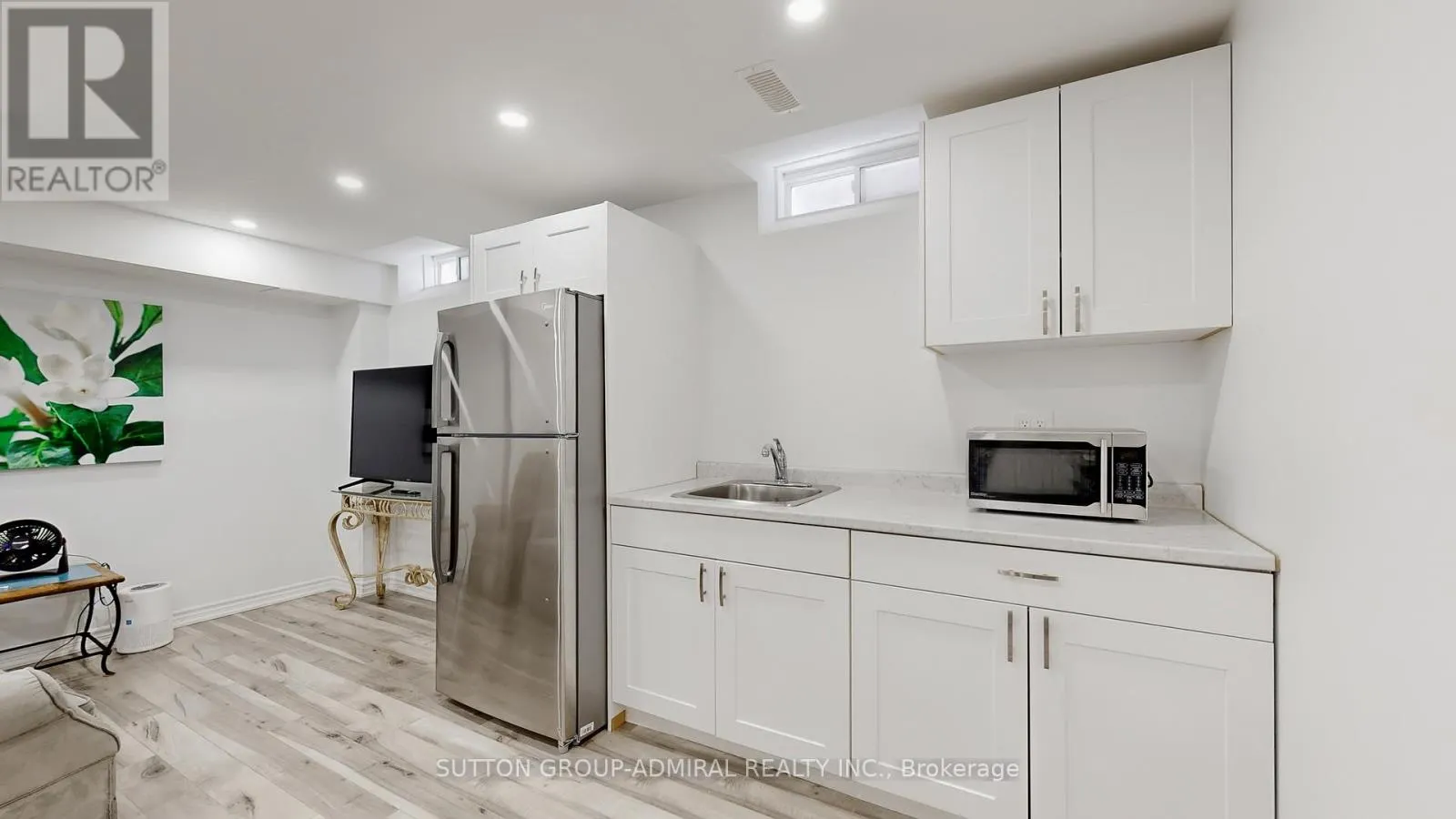 6 ANDREETA DRIVE