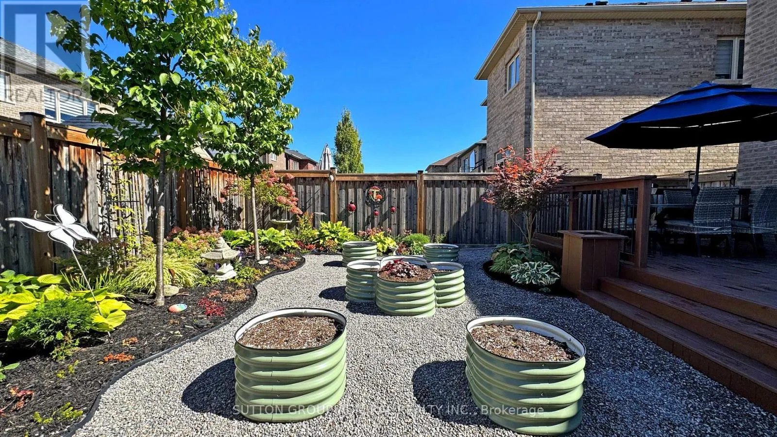 6 ANDREETA DRIVE