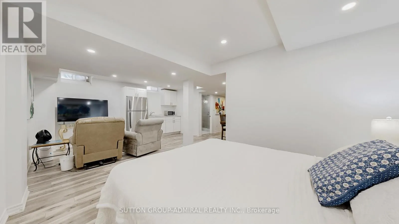 6 ANDREETA DRIVE