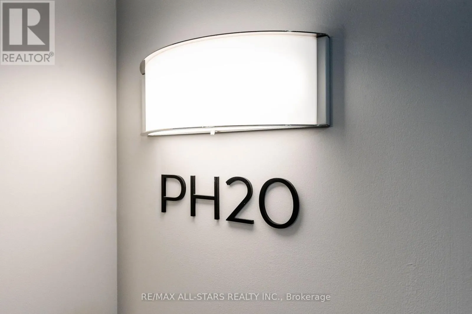 PH20 - 101 CATHEDRAL HIGH STREET