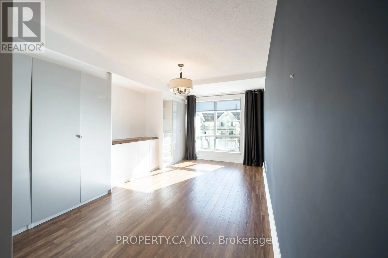 303 - 399 SOUTH PARK ROAD