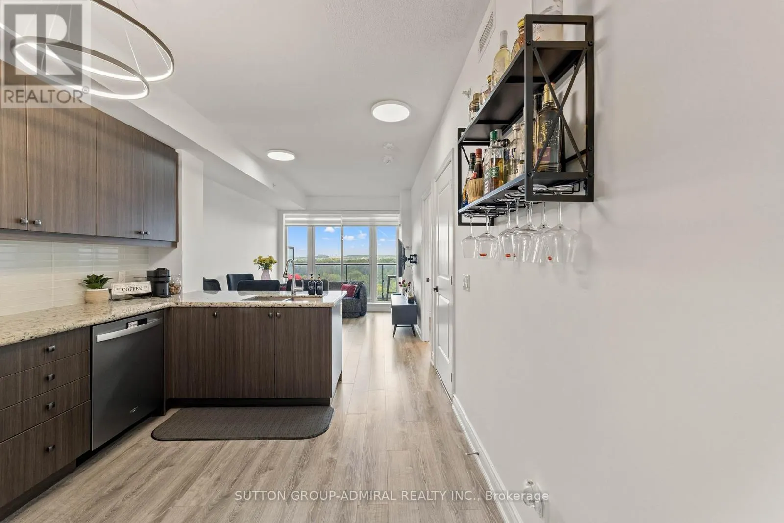 916 - 9618 YONGE STREET