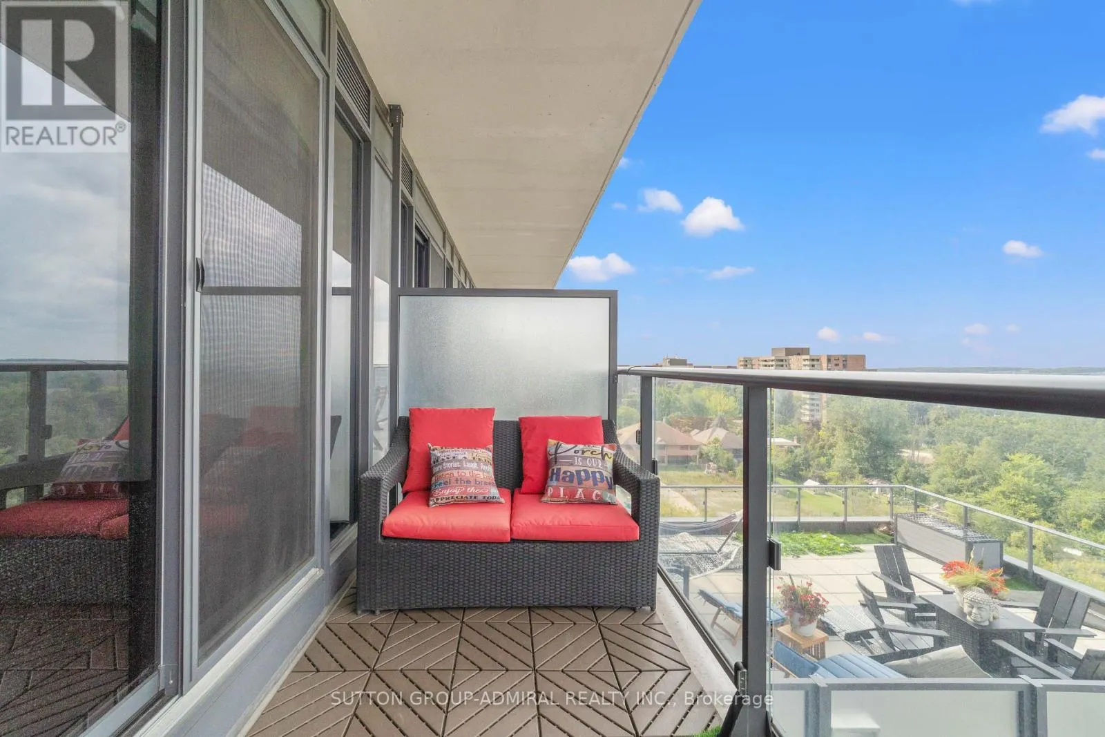 916 - 9618 YONGE STREET