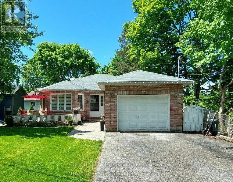 MAIN FLOOR - 22 PINEWAY AVENUE