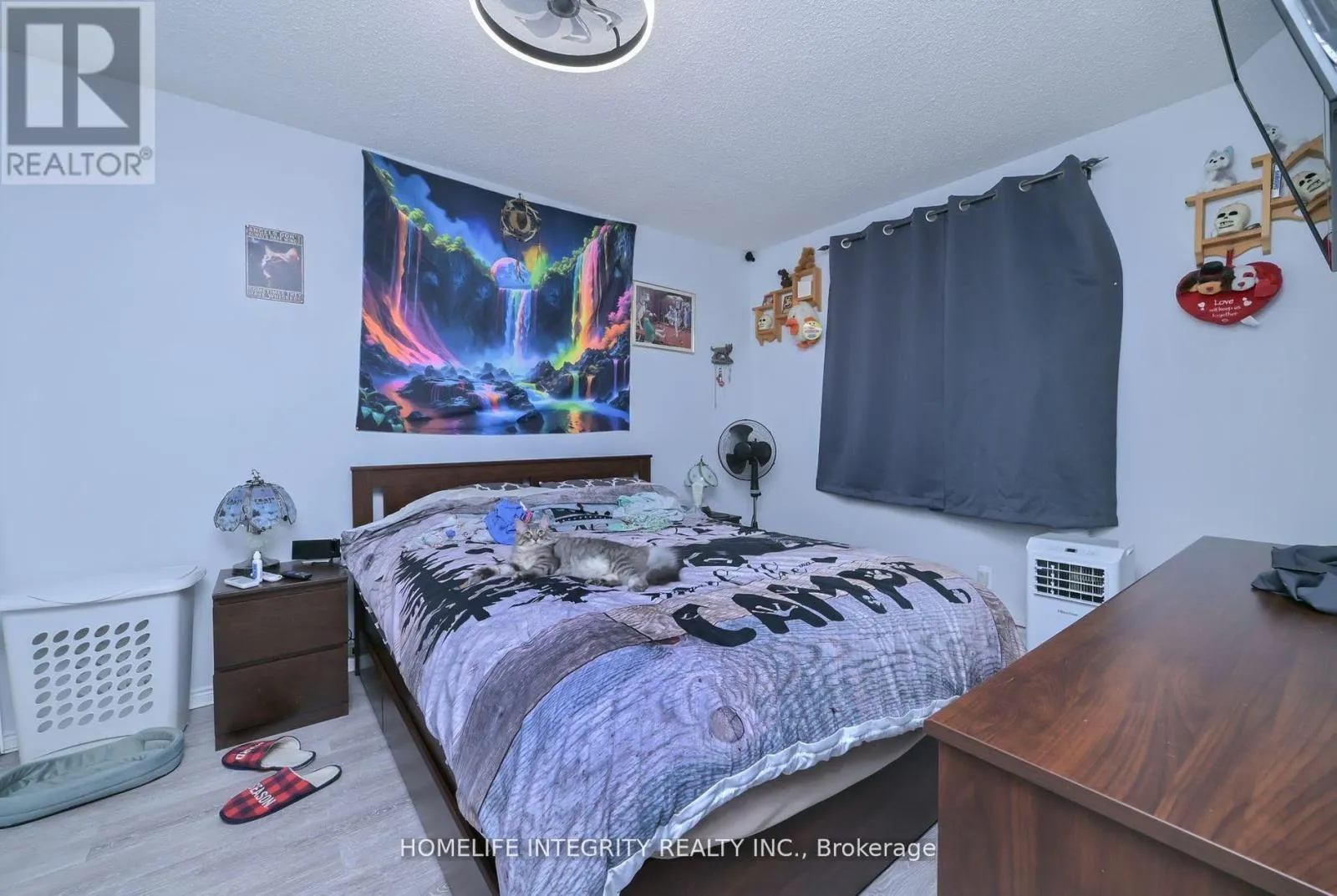 254 CENTRE STREET E