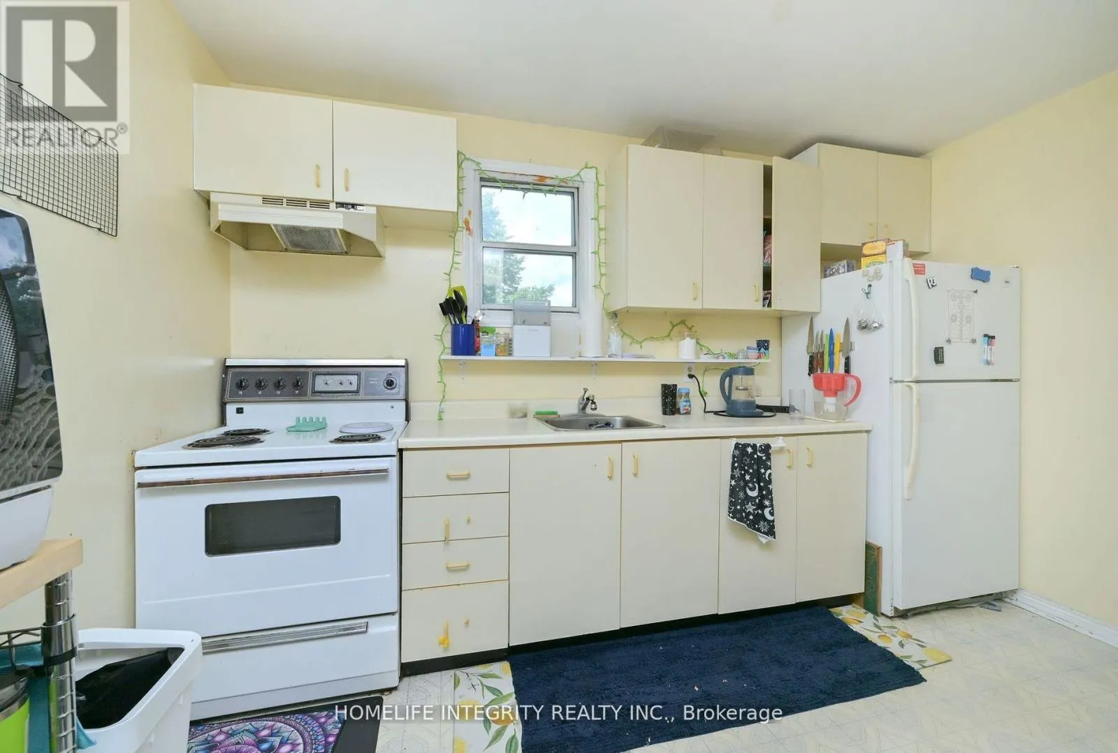254 CENTRE STREET E