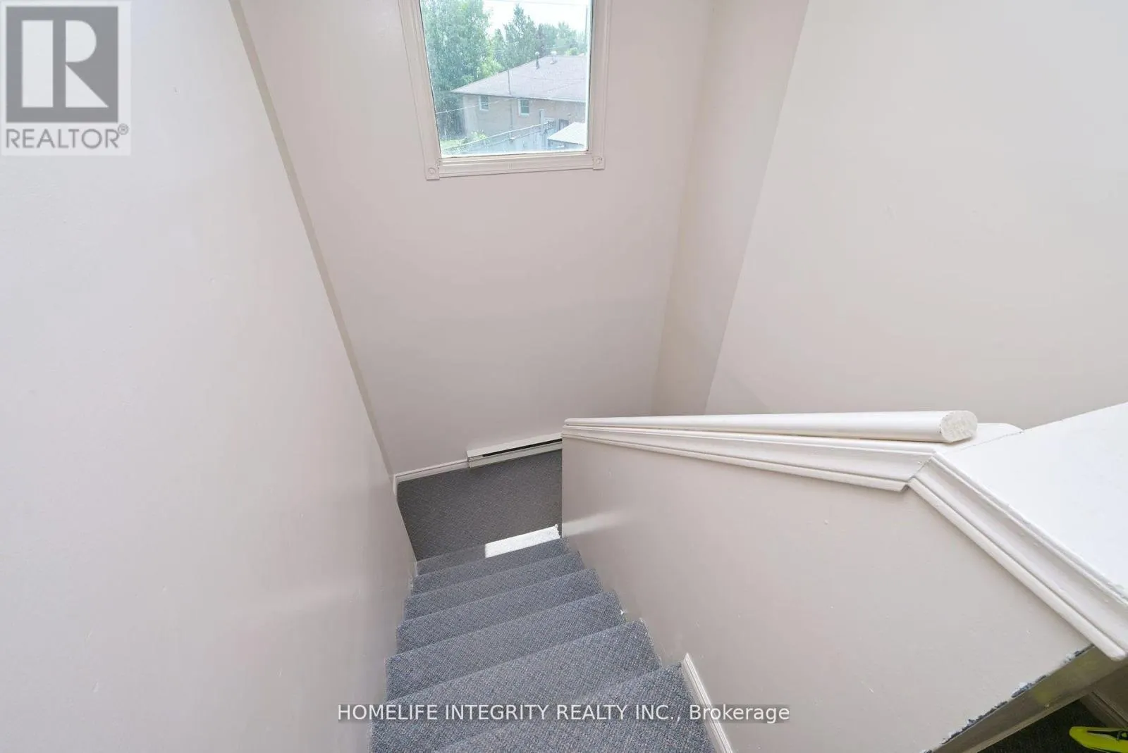 254 CENTRE STREET E