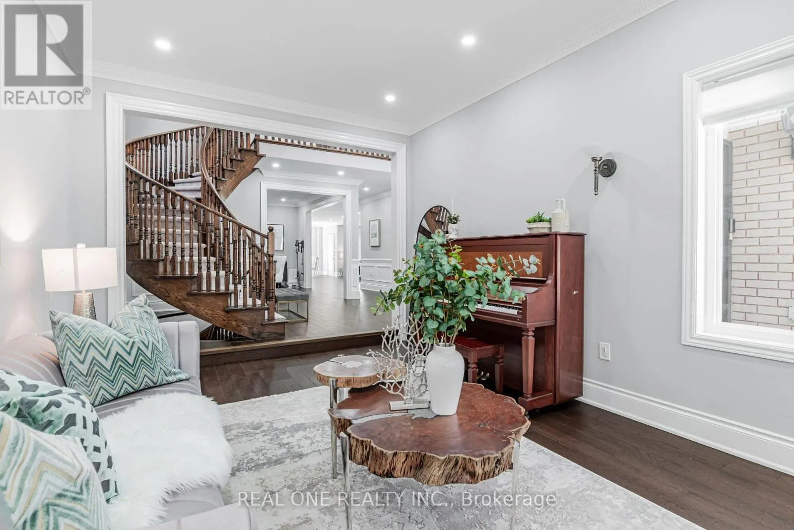 72 CASSANDRA CRESCENT