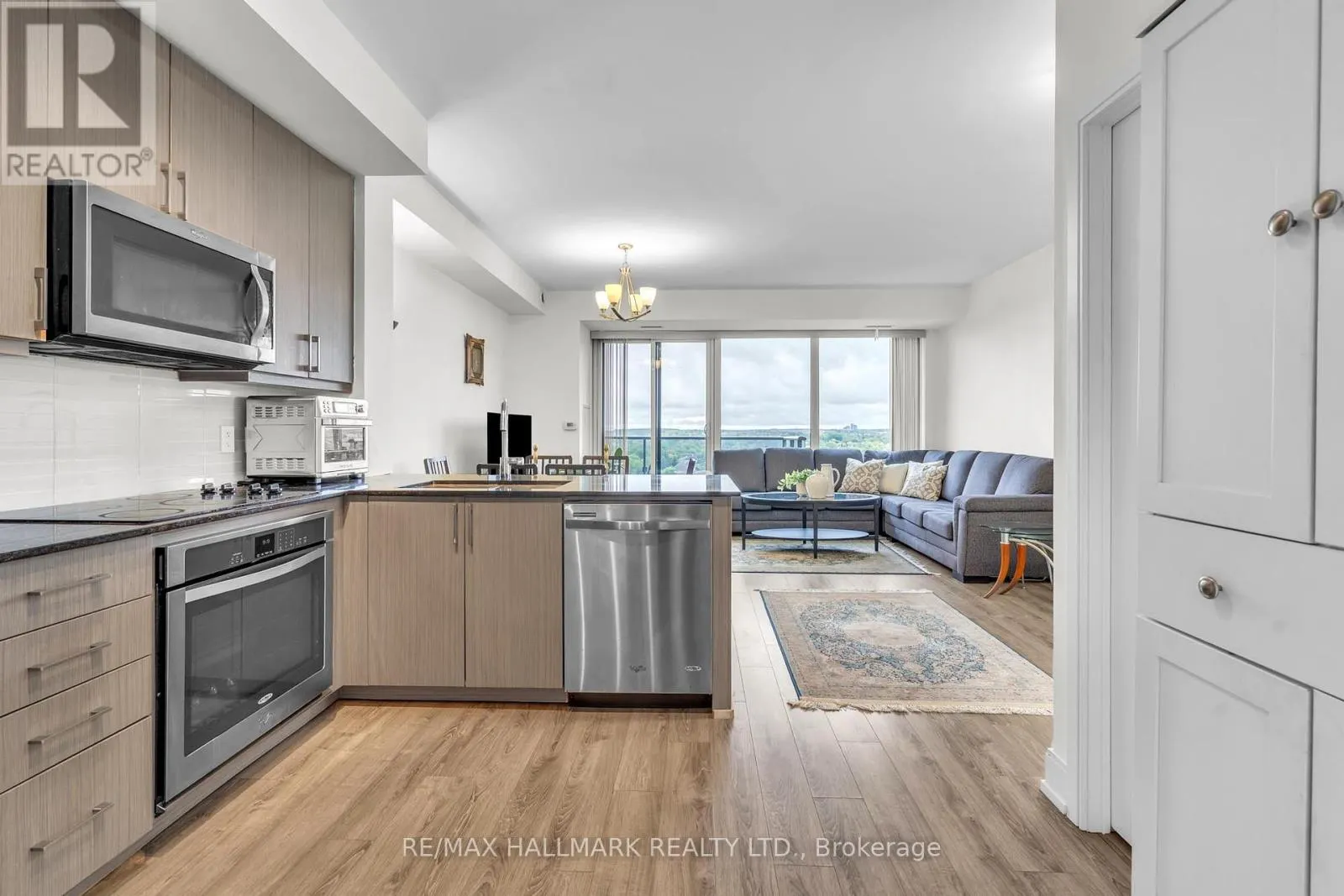 1609A - 9608 YONGE STREET