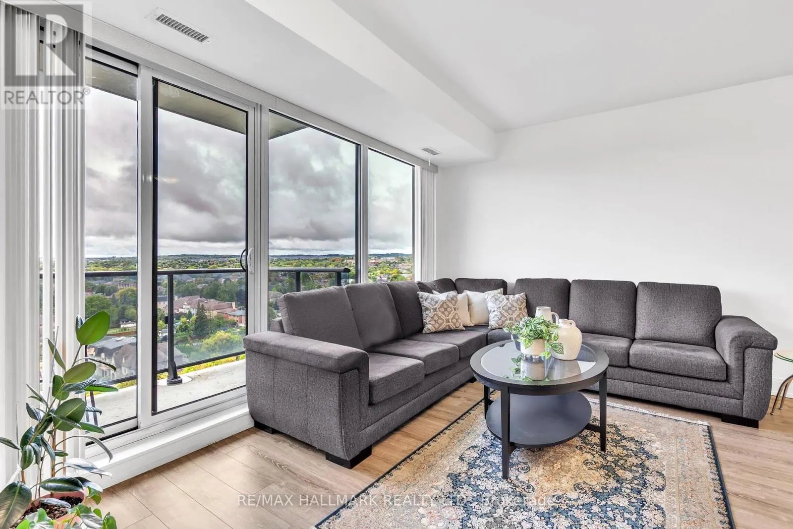 1609A - 9608 YONGE STREET