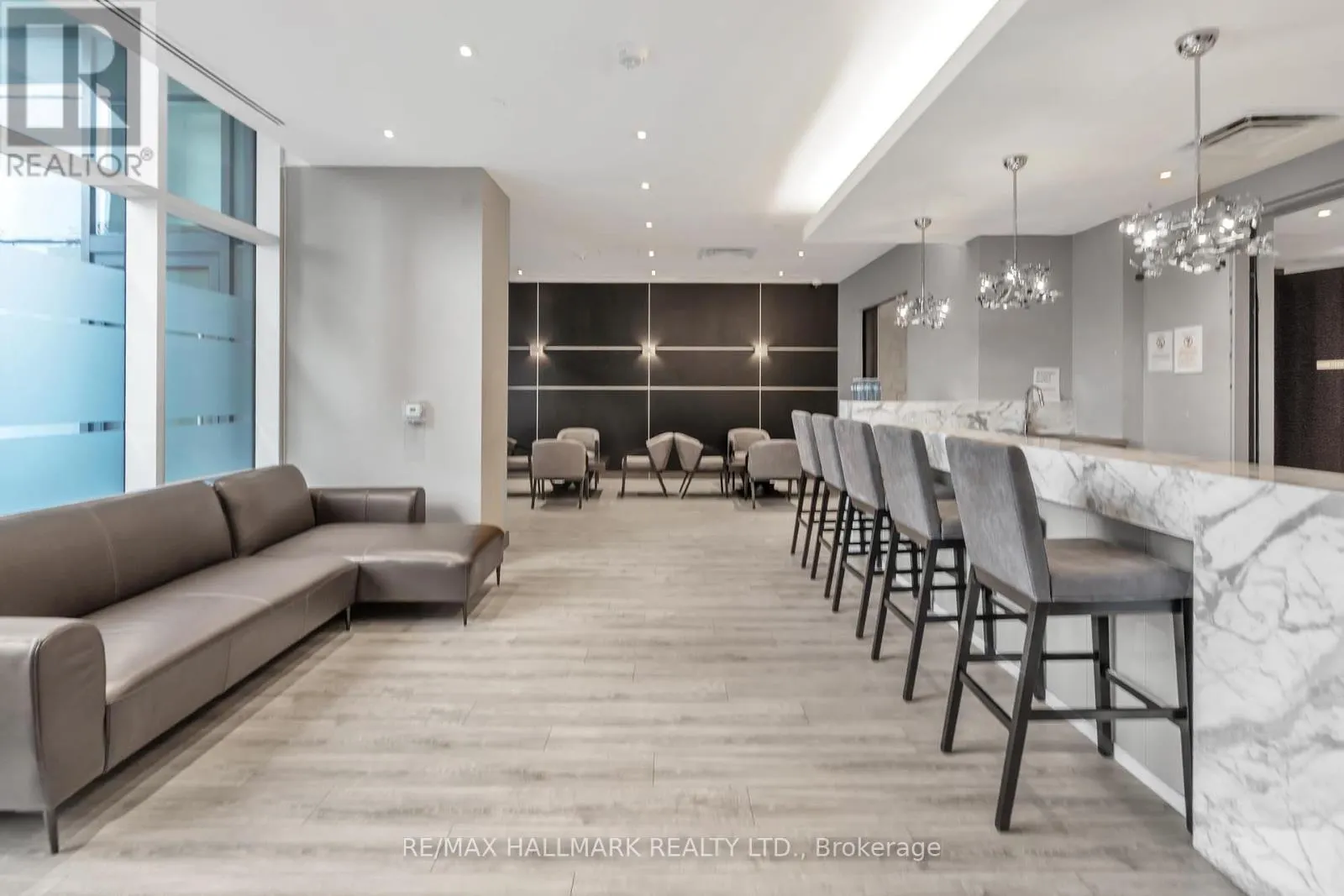 1609A - 9608 YONGE STREET