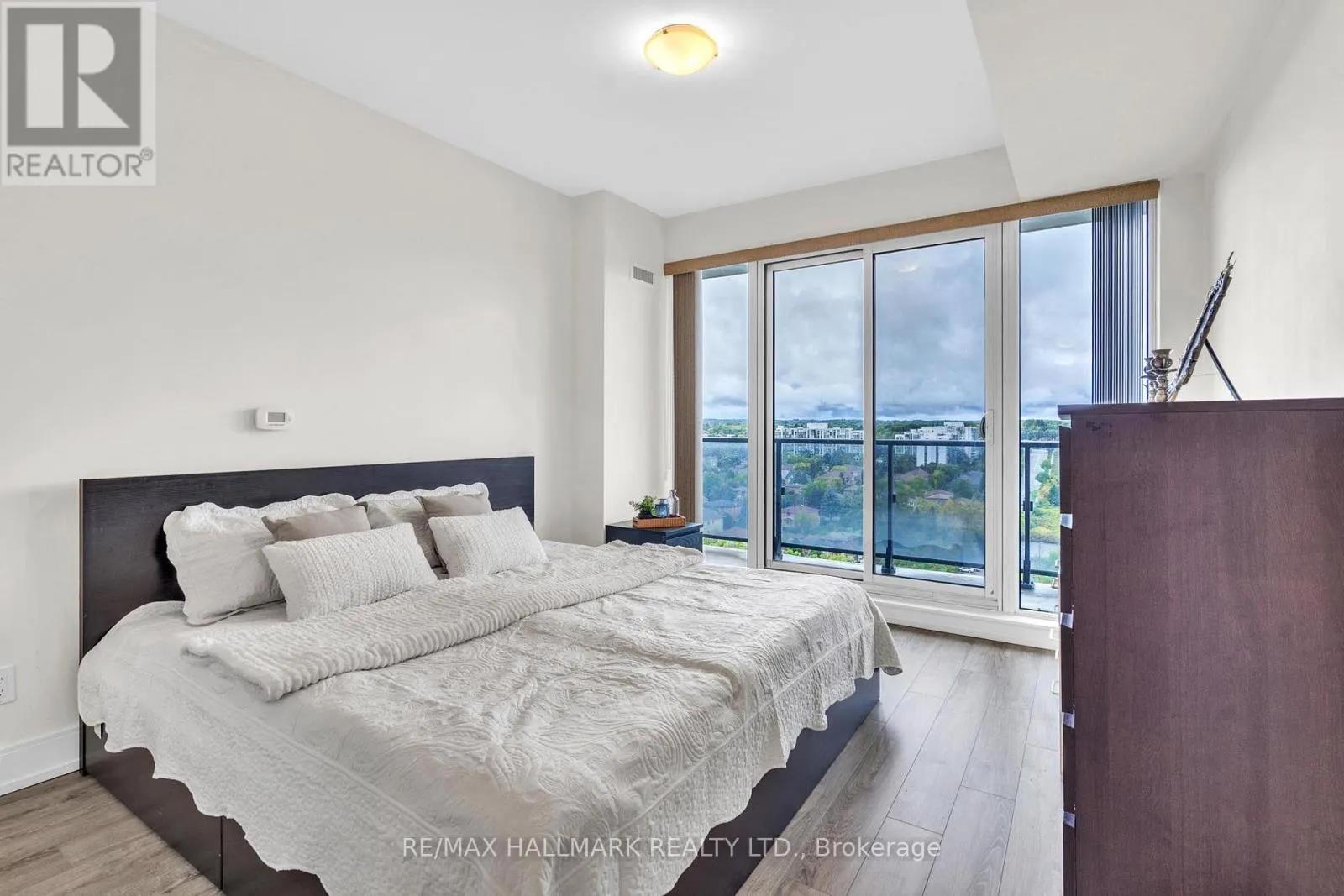 1609A - 9608 YONGE STREET
