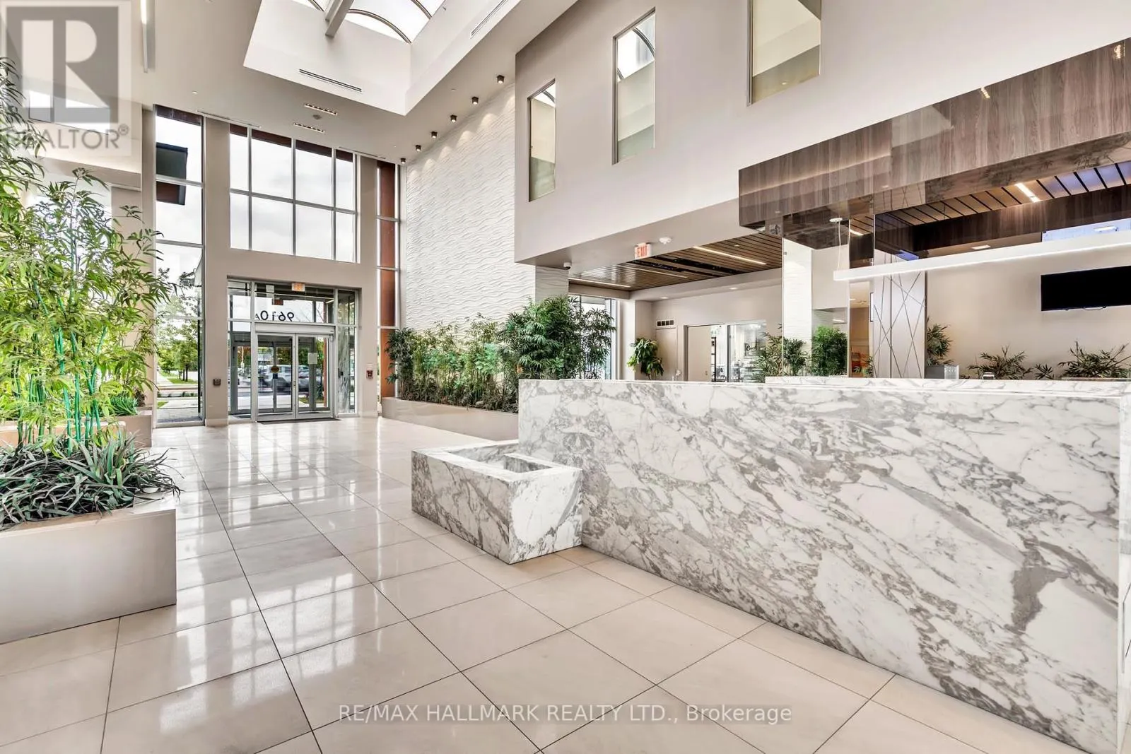 1609A - 9608 YONGE STREET