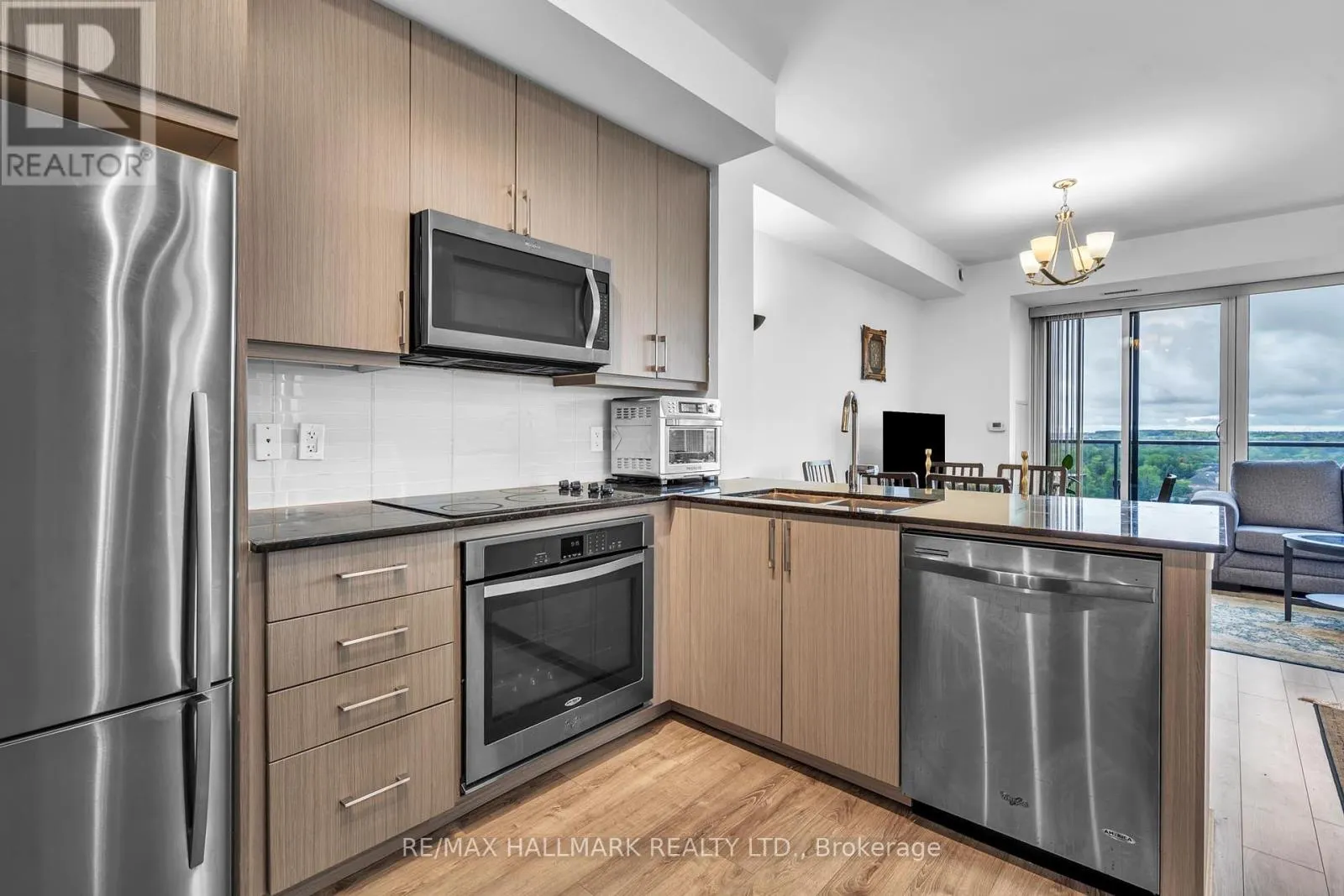 1609A - 9608 YONGE STREET