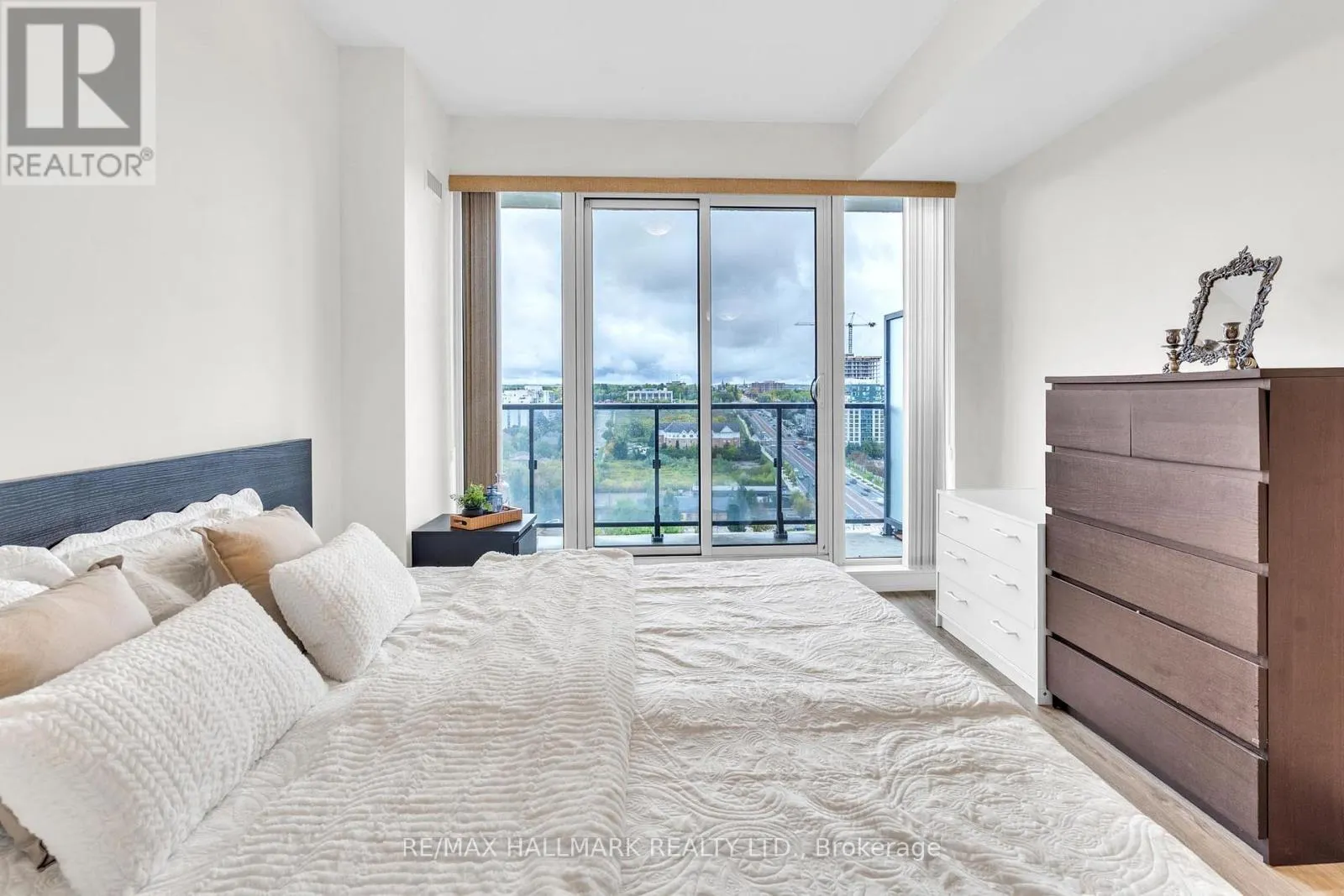 1609A - 9608 YONGE STREET