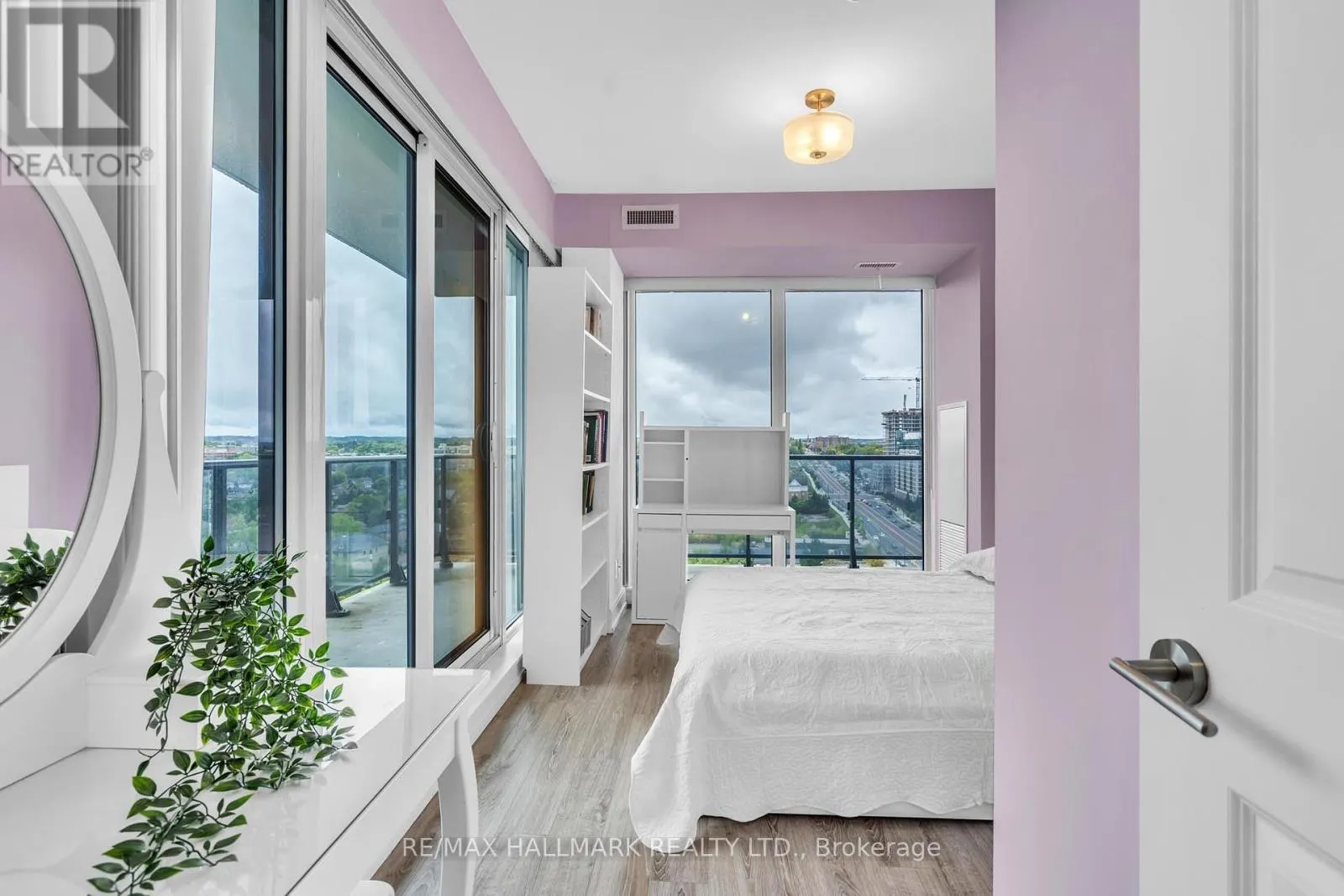 1609A - 9608 YONGE STREET
