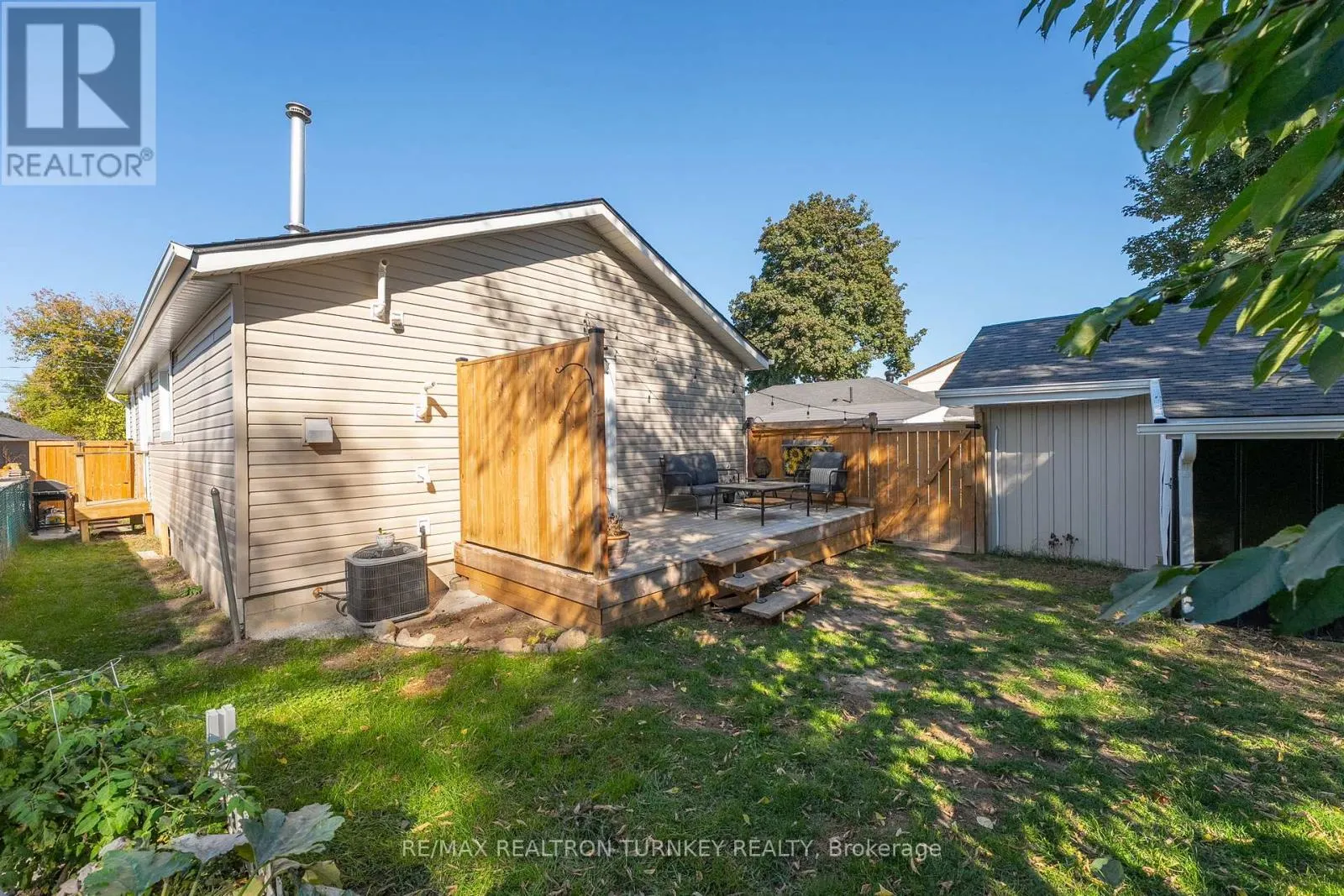 86 SIMCOE STREET
