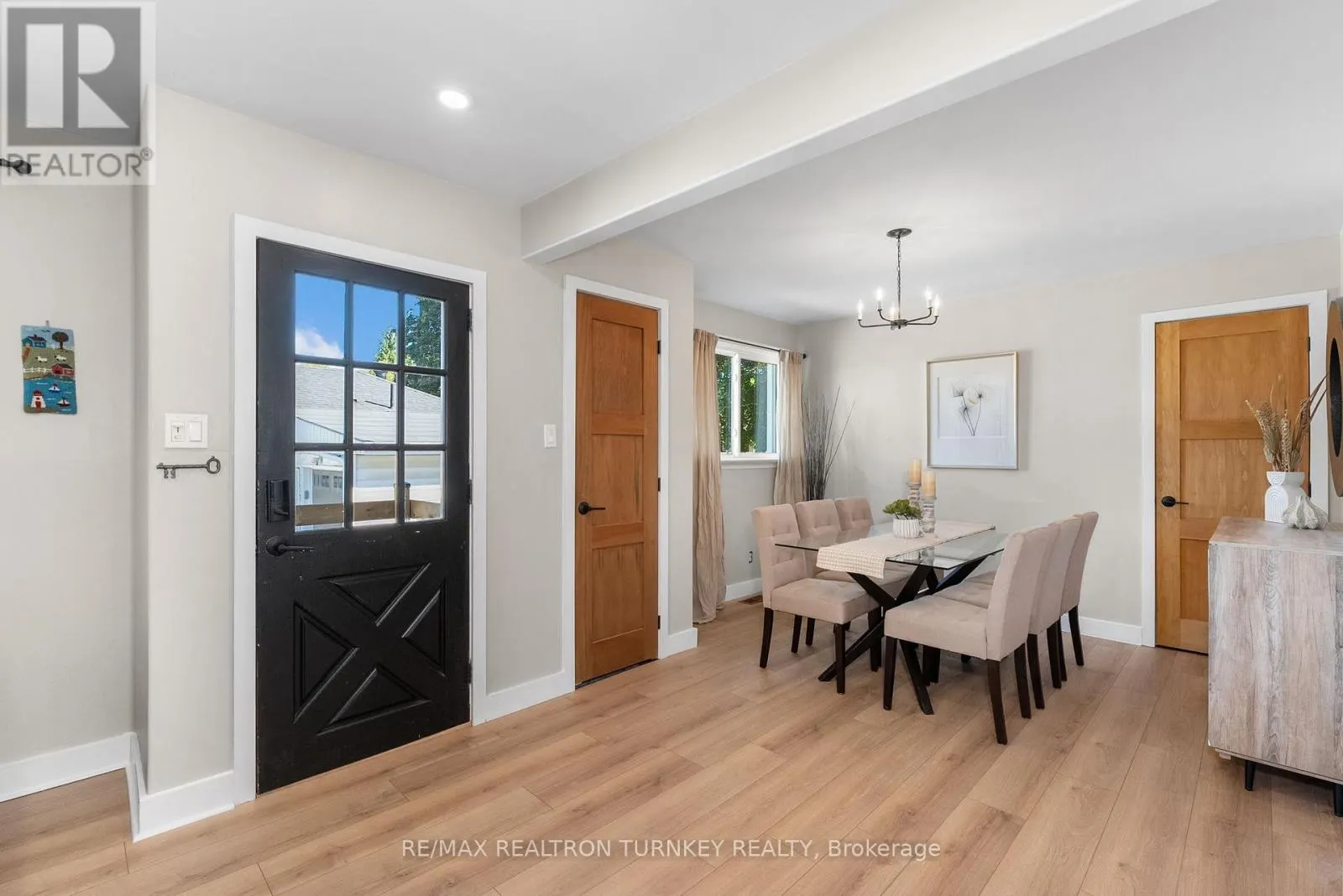 86 SIMCOE STREET