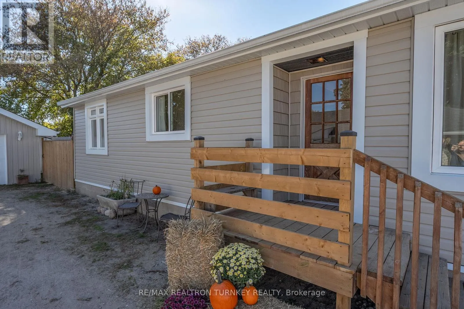 86 SIMCOE STREET