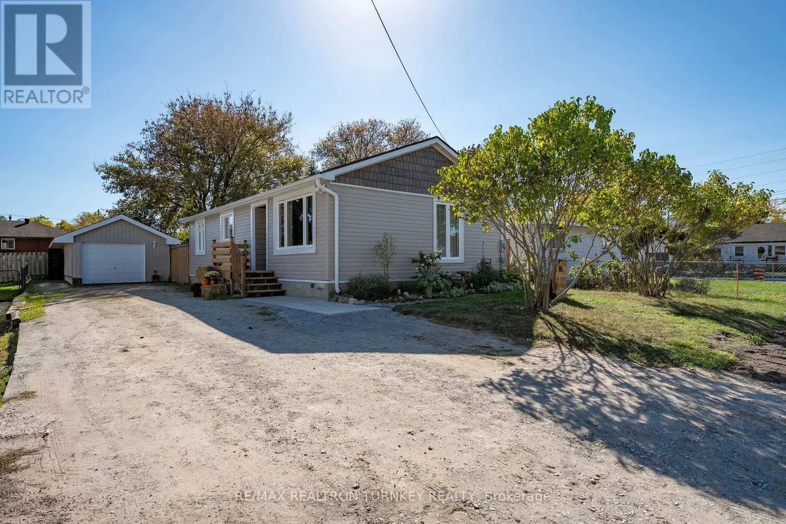 86 SIMCOE STREET