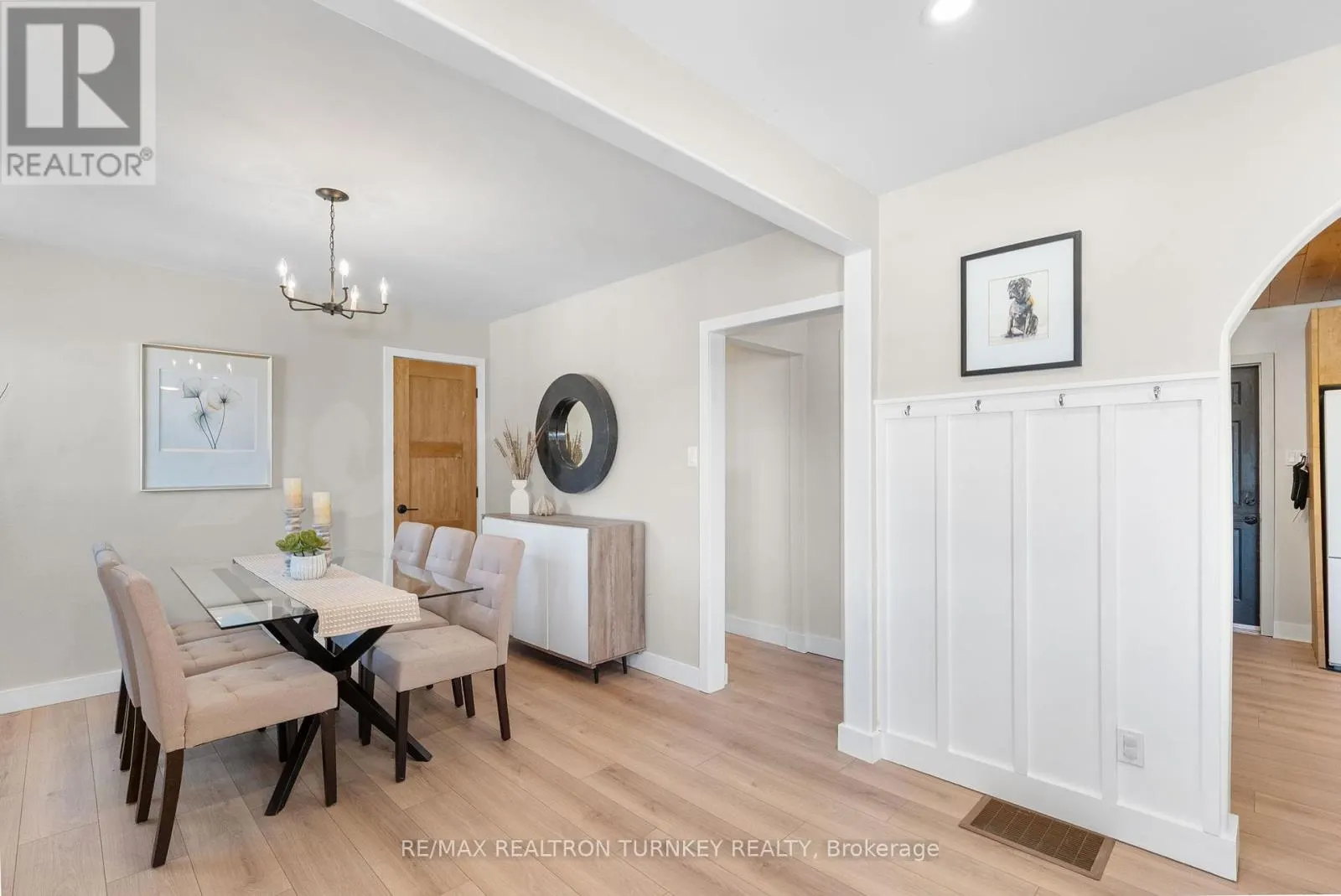 86 SIMCOE STREET