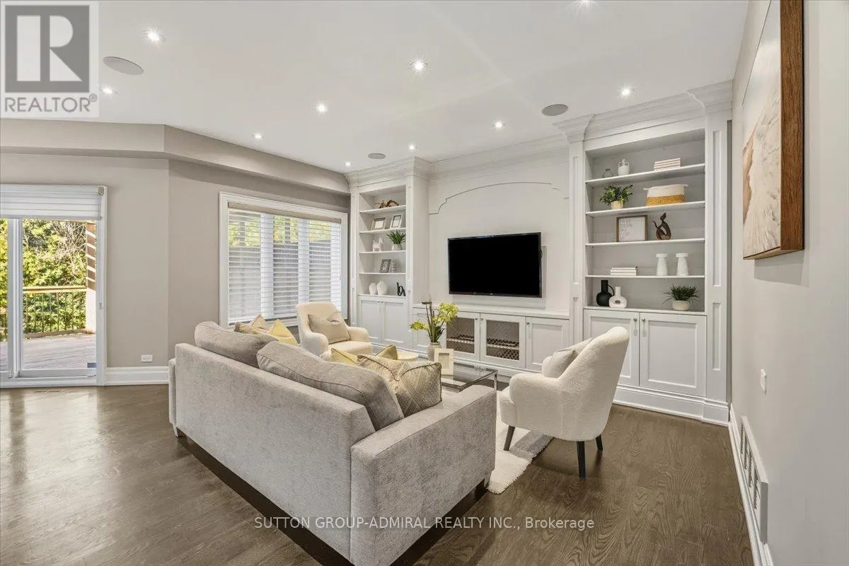 108 MACARTHUR DRIVE