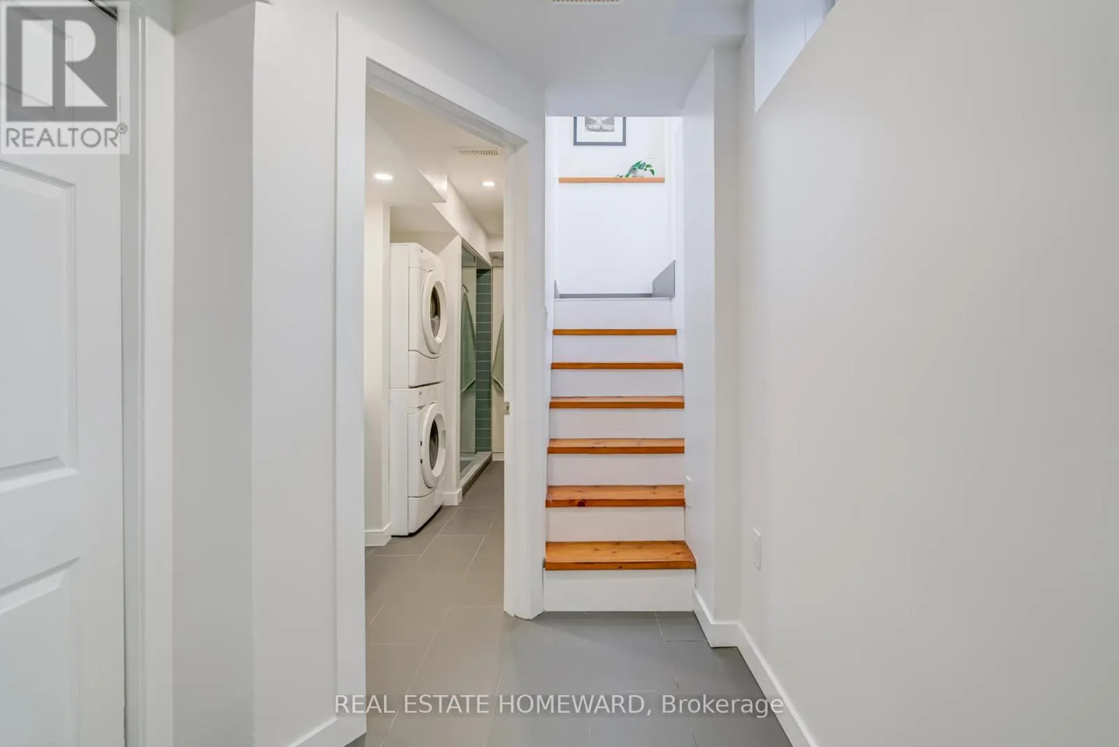 8 OZNER CRESCENT
