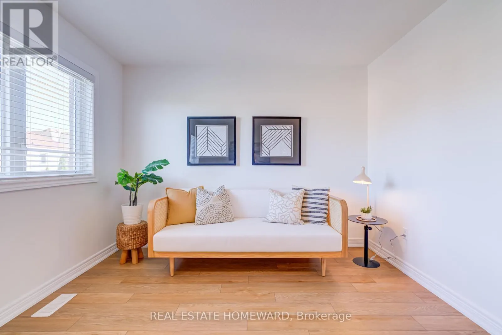 8 OZNER CRESCENT
