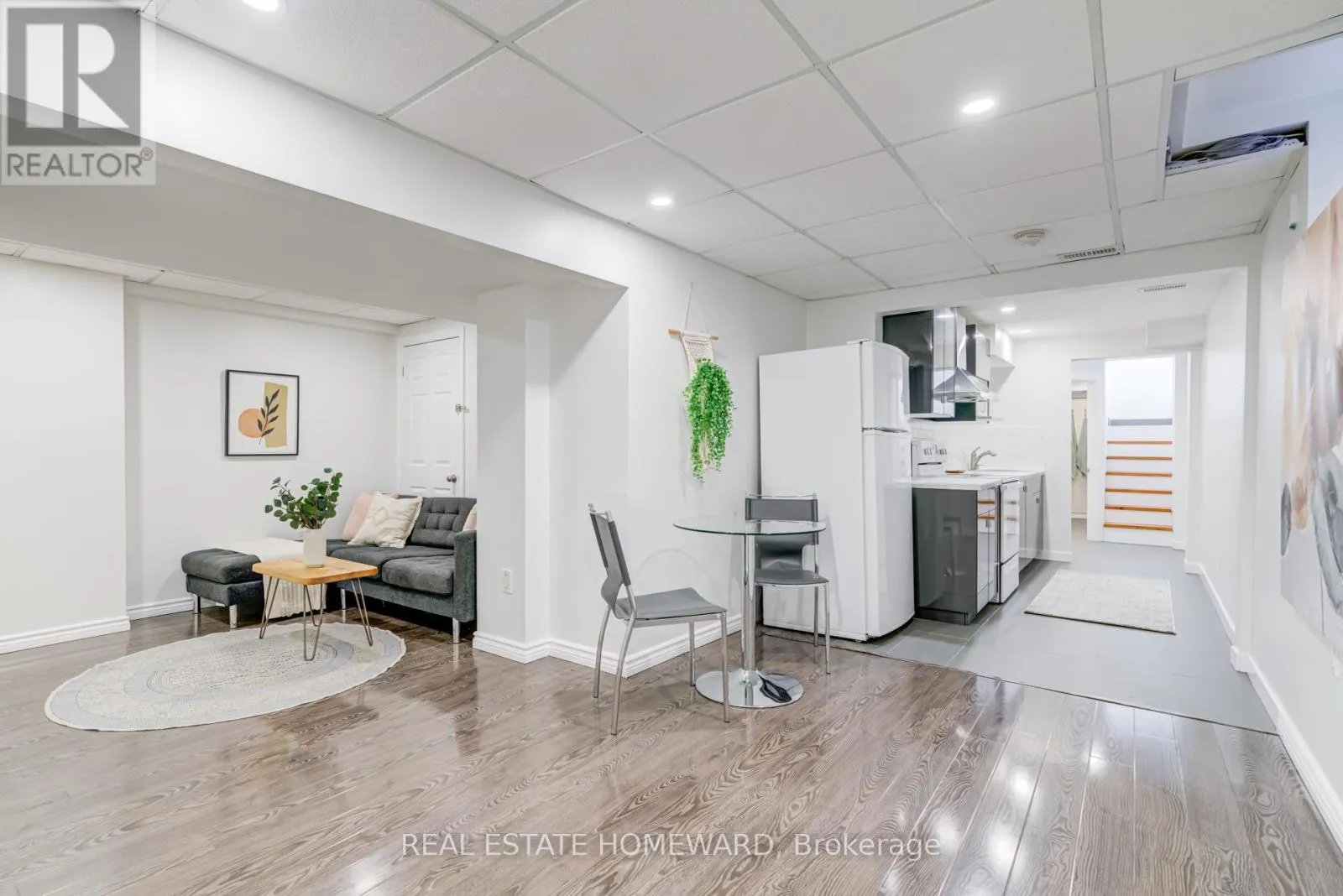 8 OZNER CRESCENT