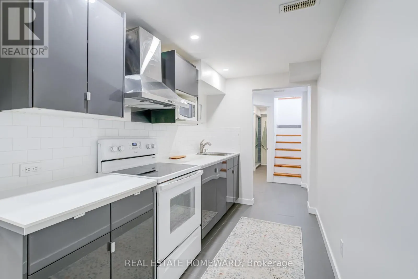 8 OZNER CRESCENT