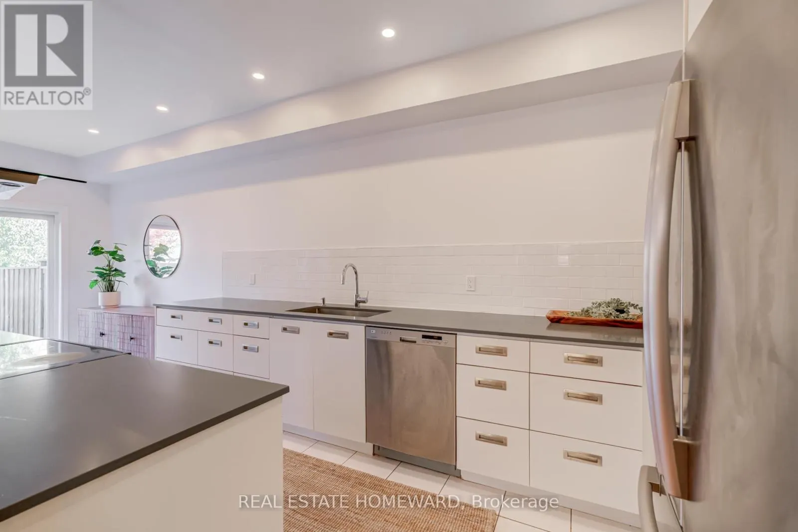 8 OZNER CRESCENT