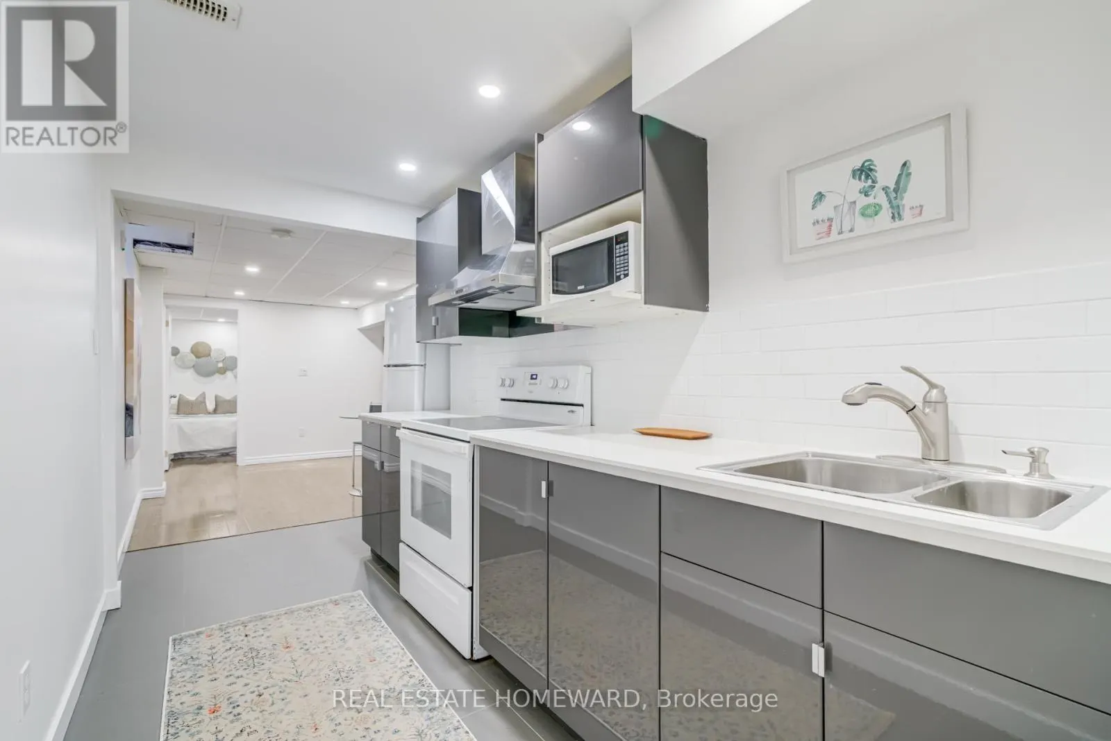8 OZNER CRESCENT