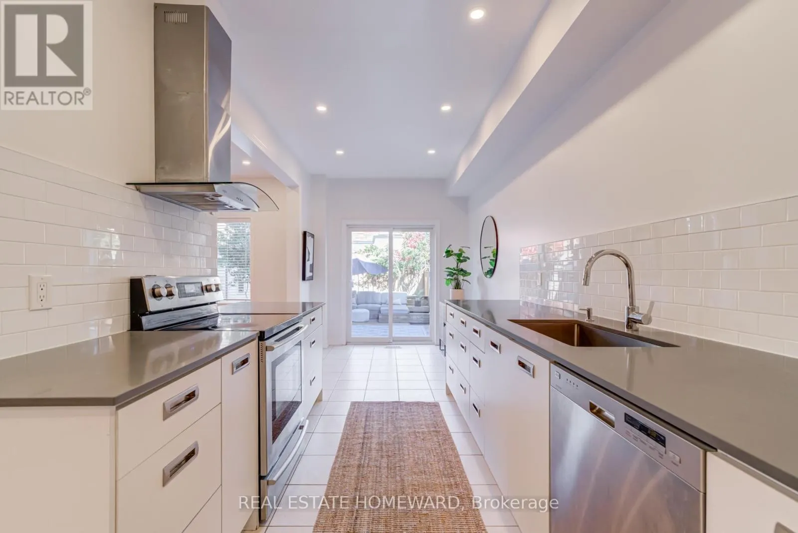 8 OZNER CRESCENT