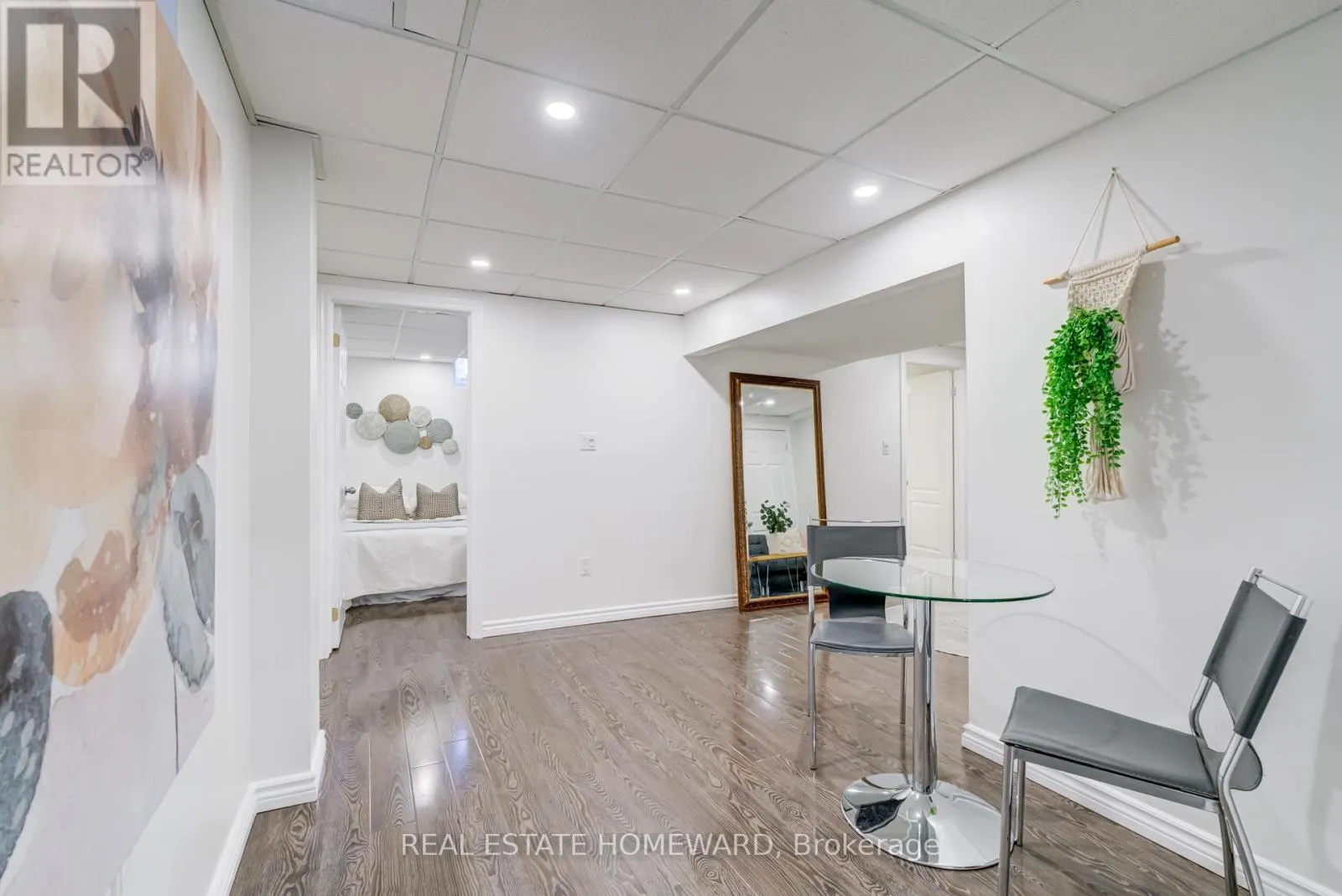 8 OZNER CRESCENT
