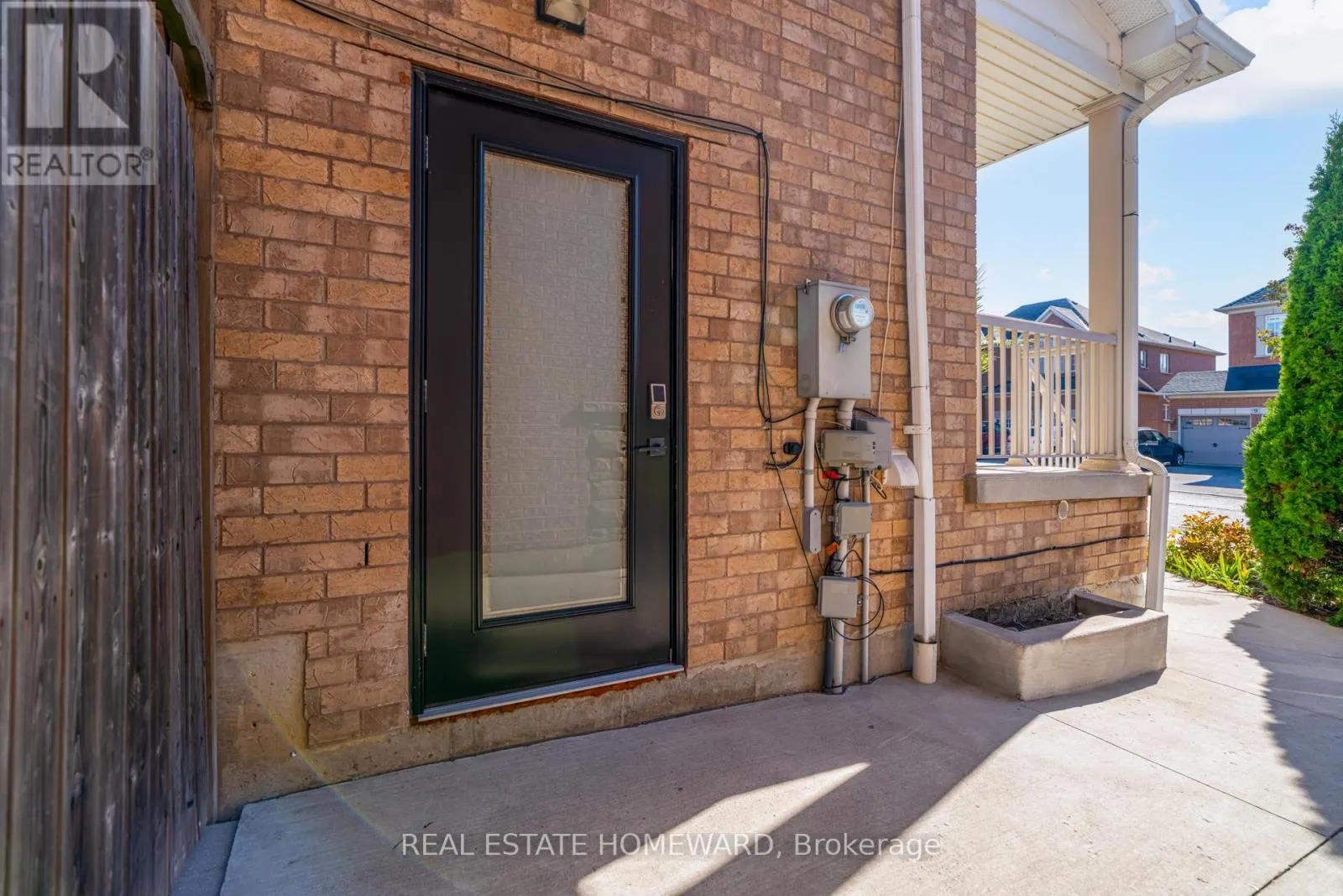 8 OZNER CRESCENT