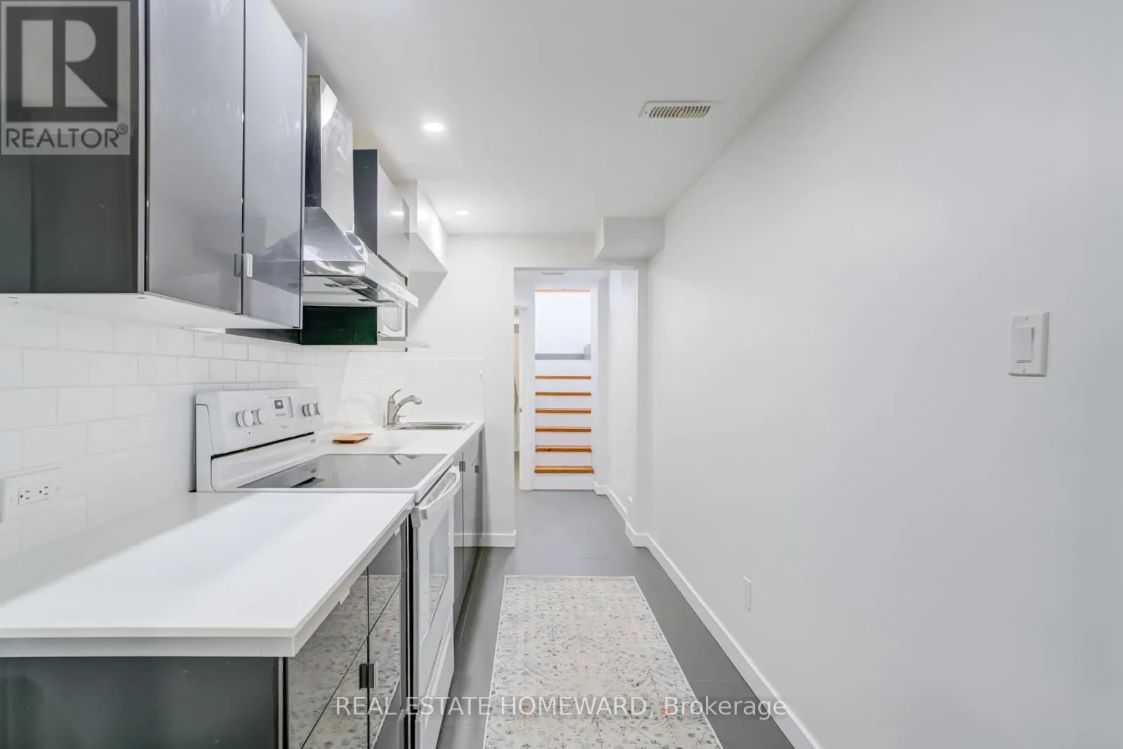 8 OZNER CRESCENT