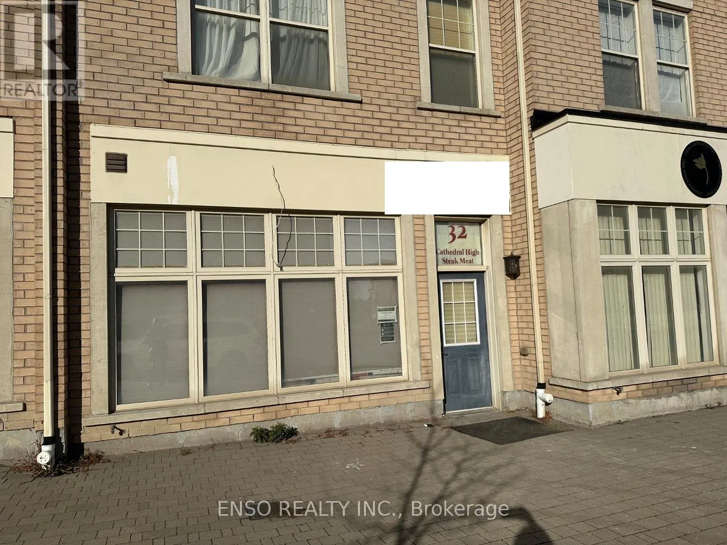 32 CATHEDRAL HIGH STREET