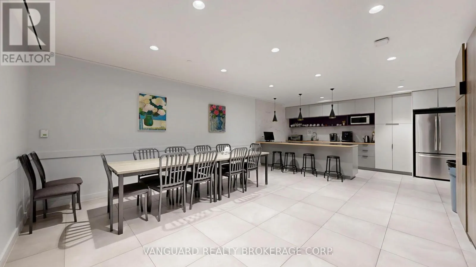 2-4, 201-203 - 4040 STEELES AVENUE
