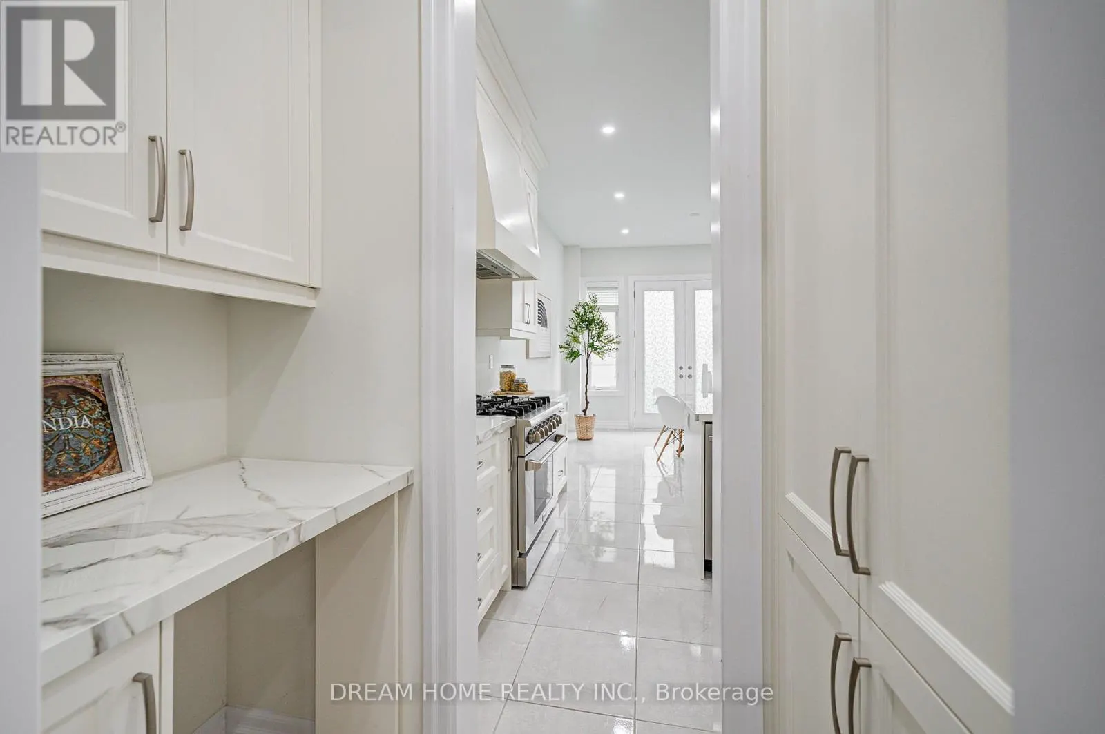 113 BOTELHO CIRCLE