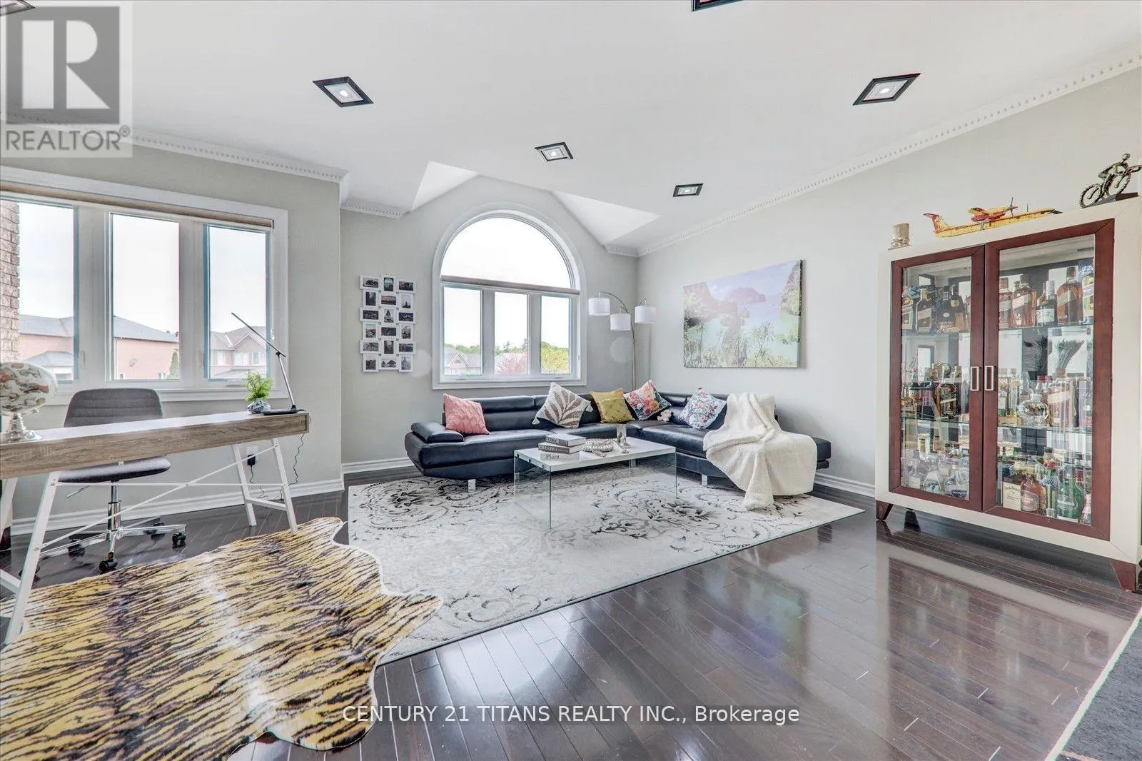 577 ROYALPARK WAY