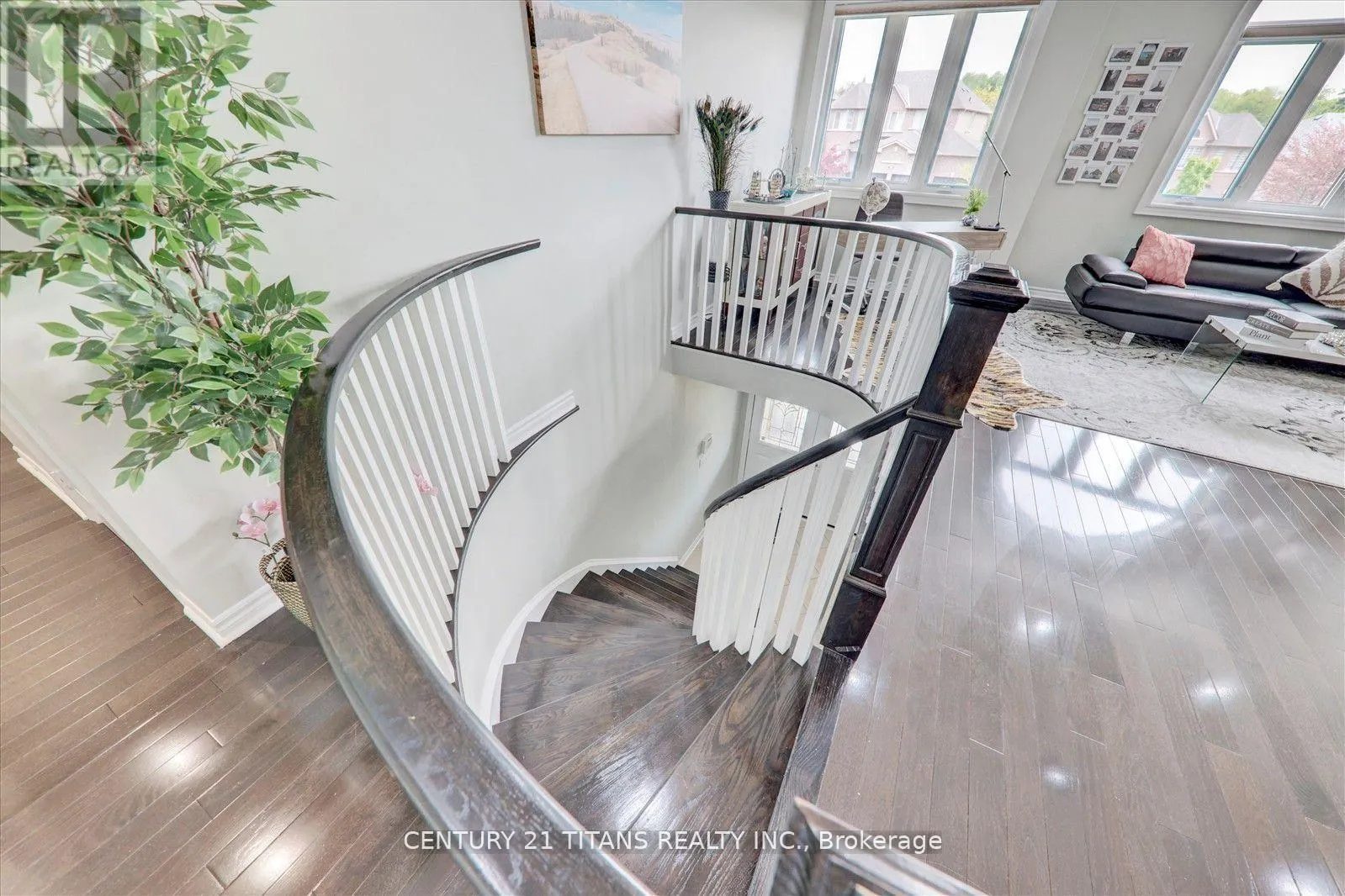 577 ROYALPARK WAY