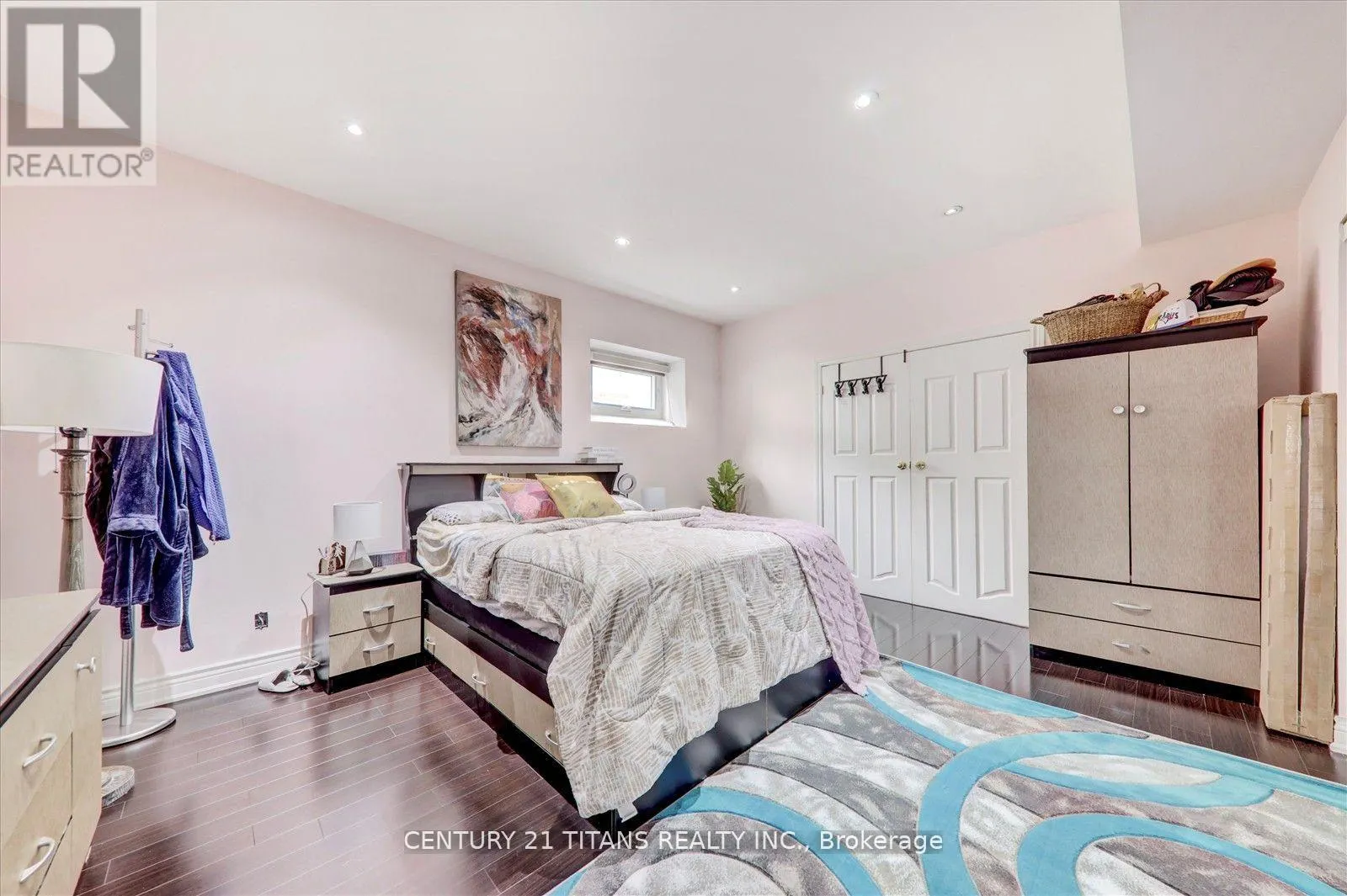 577 ROYALPARK WAY